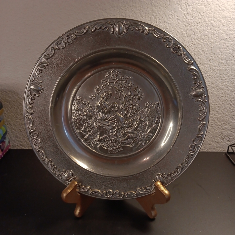 GORGEOUS RARE HTF VTG Zinn German Embossed Pewter Decorative Plate.